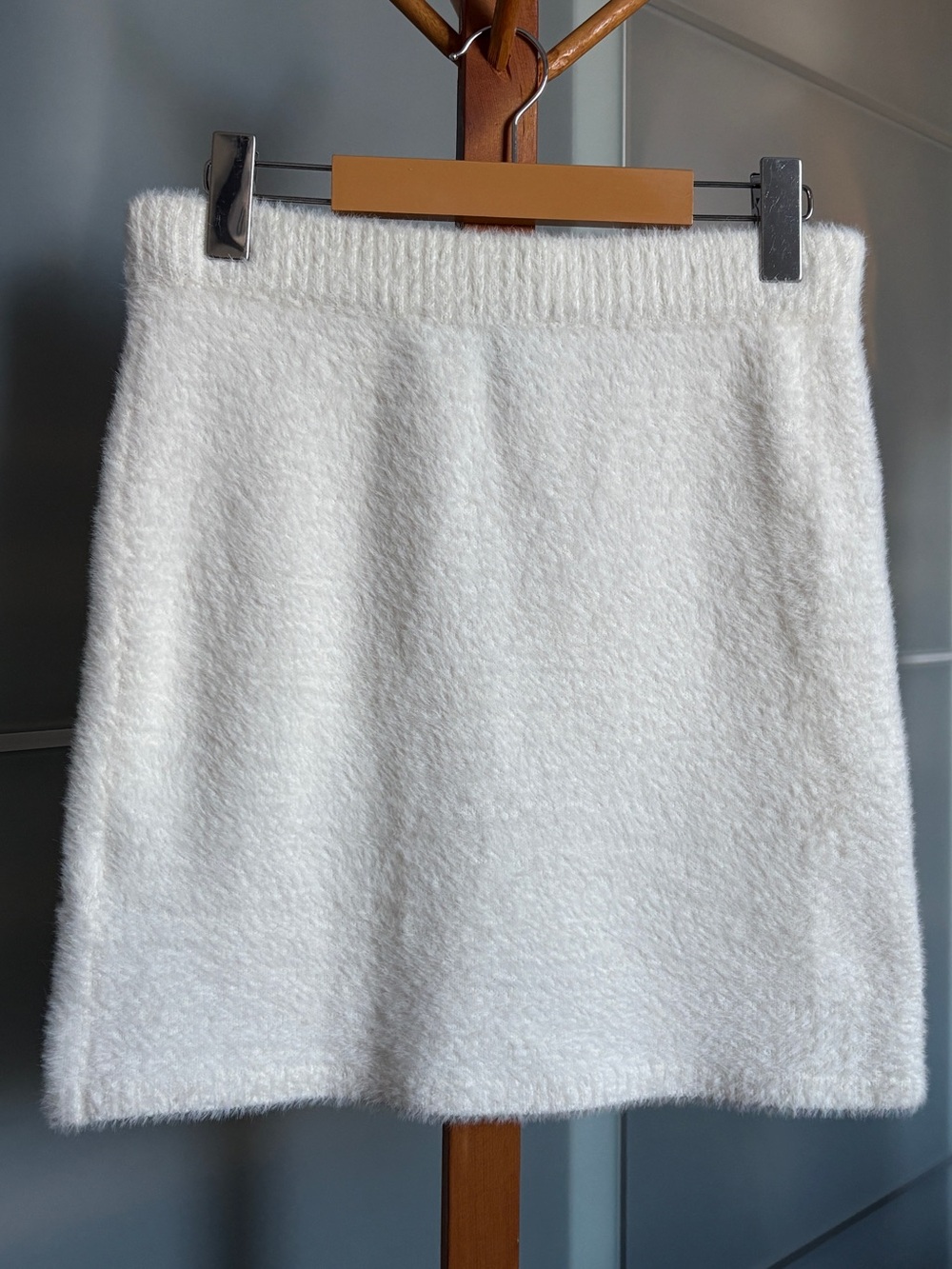 HOLLISTER Fuzzy Eyelash Knit Ultra High Rise Mini Skirt Medium White Cream